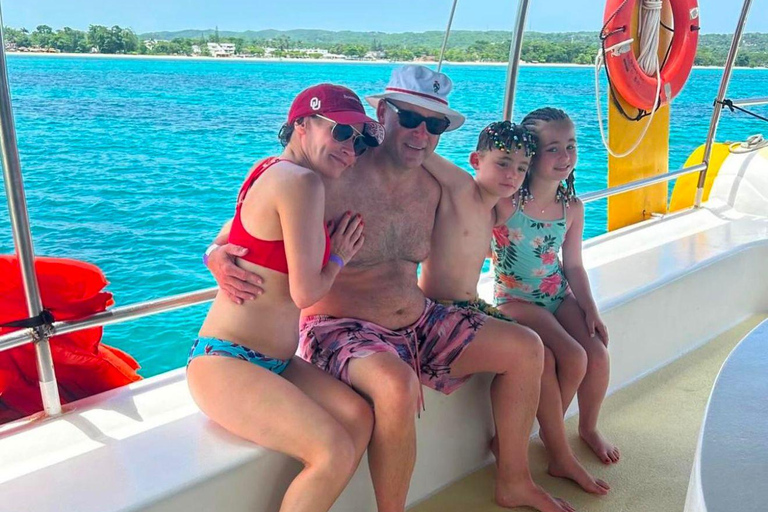 蒙特哥湾度假村出发：里克斯咖啡馆日落双体船巡游里克斯咖啡馆日落双体船巡游蒙特哥湾度假村