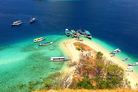 Labuan Bajo: Private Yacht Komodo-Inseln &amp; Manta-SchnorchelnPrivate Yachttour am Vormittag (13:00–19:00 Uhr) – Maximal 6 Gäste
