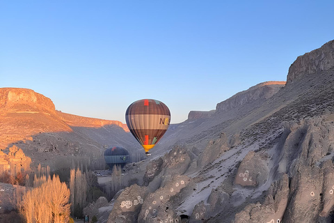 Volo in mongolfiera nelle 2 Valli della Cappadocia