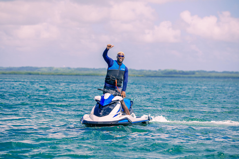 Jetski-tocht van 1 uur door de mangroves en rond het eilandje Guadeloupe1 uur jetskiën in de mangroves en rond het eilandje van Guadeloupe