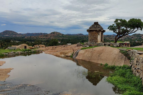 Hampi: Prywatna wycieczka z przewodnikiem przez 2 dni z BangaloreHampi: 2-dniowa prywatna wycieczka z przewodnikiem w samochodzie z Bangalore