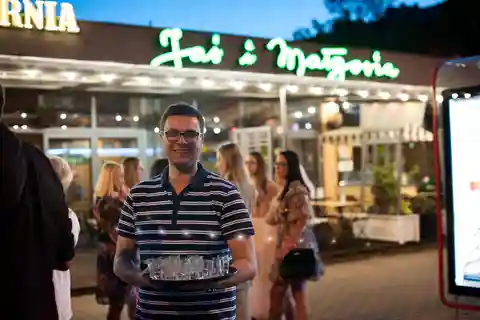 Warsaw: "Cheers on Wheels" Vodka Tasting Tour by Retro Bus