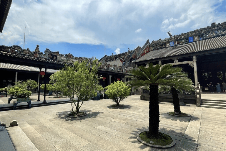 Guangzhou Chen Clan Ancestral Hall Cultural Experience English-speaking Guide