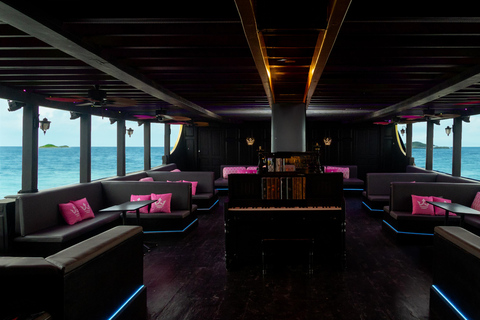 Pattaya: Koh Larn Island Snorkeling and Party Sailing Tour Black pearl pattaya trip(Join tour)--Private bed Ticket