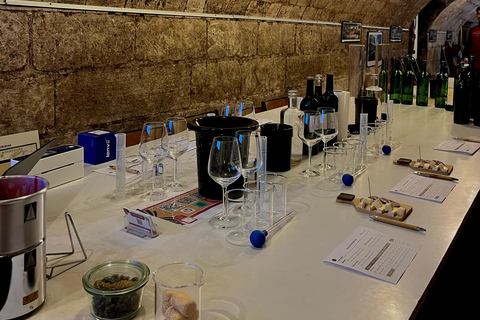 Bordeaux: Wine Blending Workshop with Tasting and Souvenir