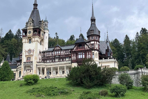 Bucarest: Visita de un día al Castillo de Bran, el Castillo de Peles y Brasov