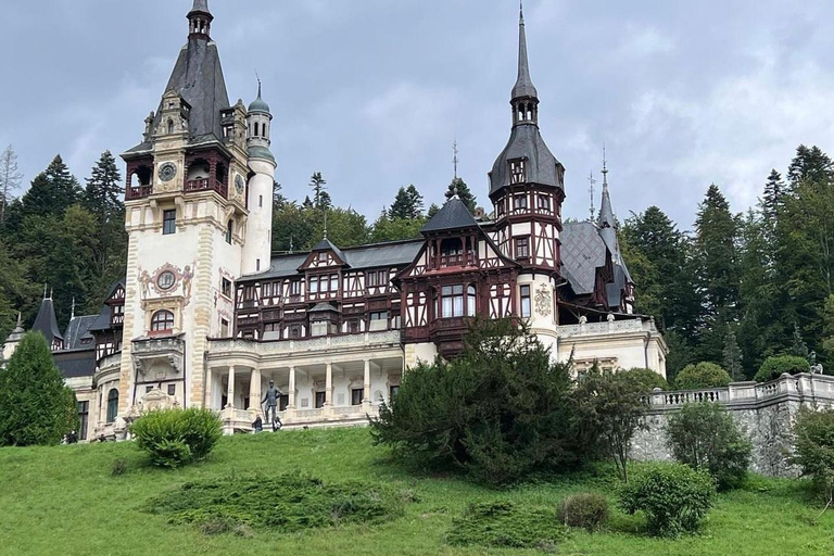 Bucarest: Visita de un día al Castillo de Bran, el Castillo de Peles y Brasov