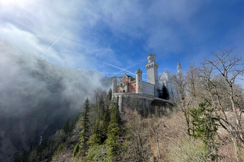 Hohenschwangau: Guided Tour to Neuschwanstein Castle, including tickets Hohenschwangau: Neuschwanstein Castle Tour with Guide and Ticket