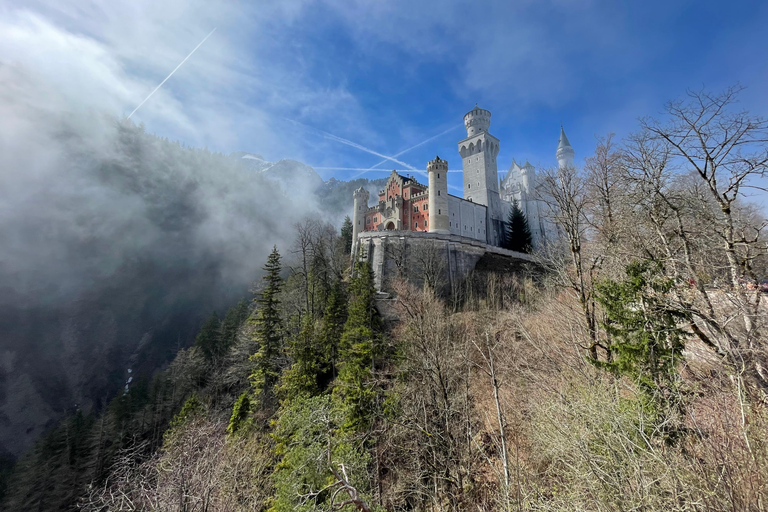Hohenschwangau: Guided Tour to Neuschwanstein Castle, including tickets Hohenschwangau: Neuschwanstein Castle Tour with Guide and Ticket
