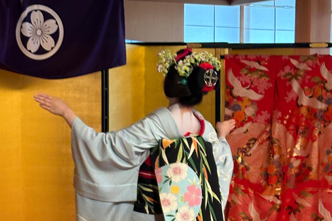 Kyoto: Geisha(Maiko) Show with Dinner, Games & Open Bar
