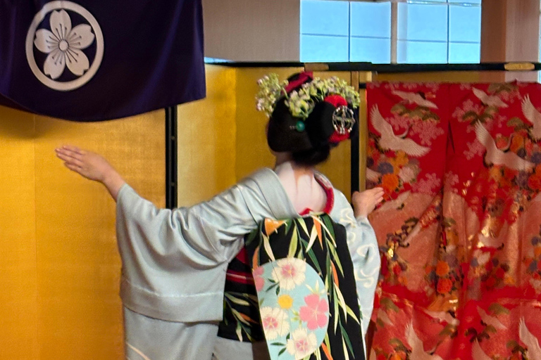 Kyoto: Geisha(Maiko) Show with Dinner, Games & Open Bar