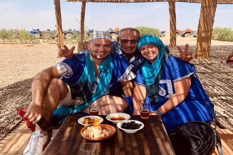 Marrakech: Excursão de meio dia em um quadriciclo no deserto com passeio de camelo