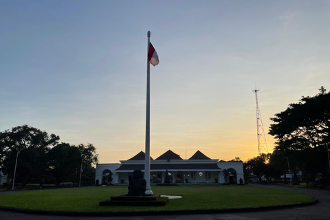 Malioboro Street Walking Tour with local snacks tasting