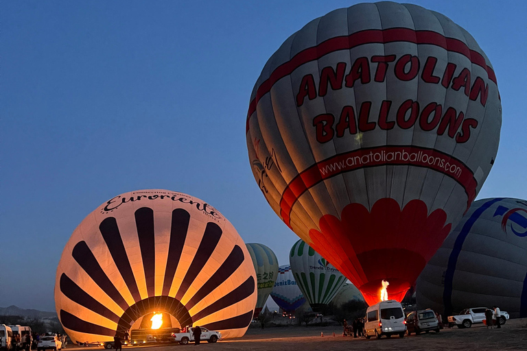 Volo in mongolfiera all&#039;alba in Cappadocia con champagneVolo standard