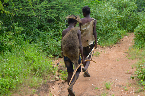 Au départ d'Arusha : circuit du lac Eyasi, des villages Datoga et HadzabeAu départ d'Arusha : visite du lac Eyasi, des villages Datoga et Hadzabe
