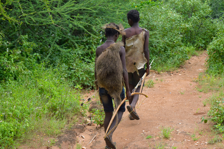 Au départ d'Arusha : circuit du lac Eyasi, des villages Datoga et HadzabeAu départ d'Arusha : visite du lac Eyasi, des villages Datoga et Hadzabe