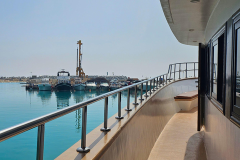 Protaras: Medusa Chill-Out Cruise to Blue Lagoon & Sea Caves