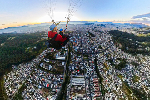Quito: Paragliding Flight from the Teleférico with 360 Video