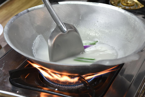 Sathon: Hands-on Thai Cooking Class & Market Tour in Bangkok