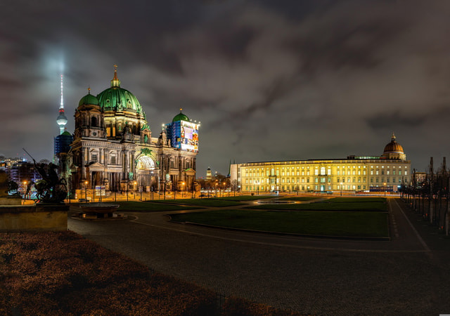 Berlin: City Tour by Night with Illuminated Landmarks