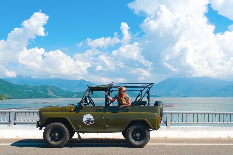 Erkunde den Hai Van Pass mit dem US Army Jeep