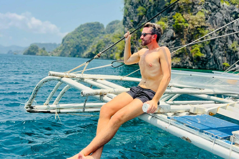 Coron: Private Boat Tour with Local Market Experience
