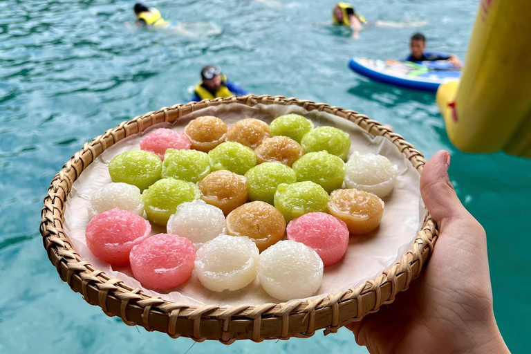 Nha Trang: Passeio de barco, mergulho com snorkel, festa de barco e almoço com churrascoNha Trang: Passeio pelas ilhas, mergulho com snorkel e festa flutuante