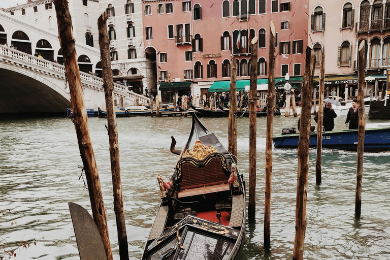 VENISE : Tour en gondole avec guide localTRAJET EN GONDOLE AVEC INTRODUCTION ET AUDIOGUIDE (APP)