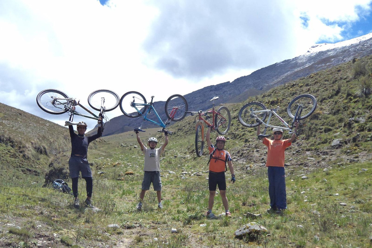 Bike ride through the Cordillera Blanca viewpoint Bike ride to the Cordillera Blanca viewpoint