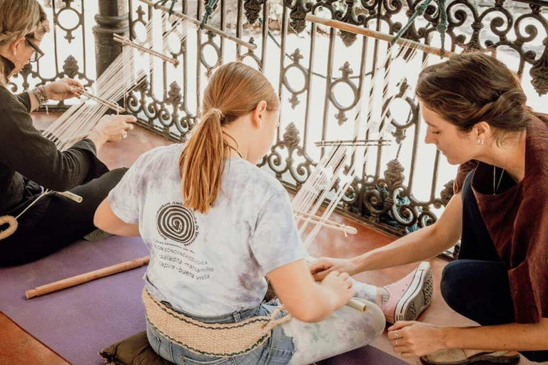 Learn the art of weaving with natural fibers in San José