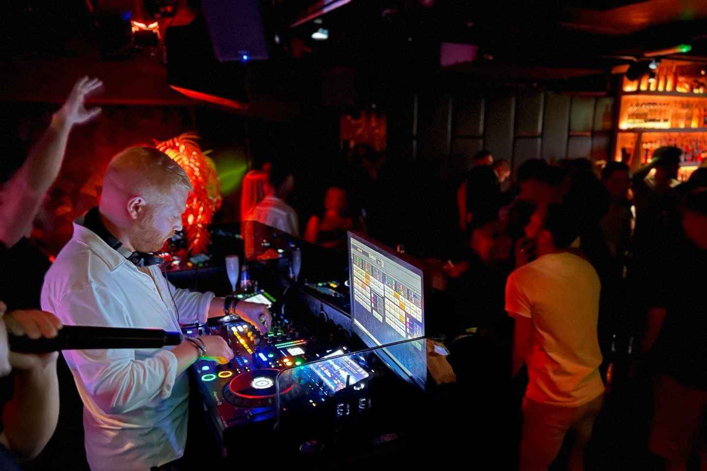 阿姆斯特丹跨年狂欢：VIP俱乐部入场酒吧巡游派对