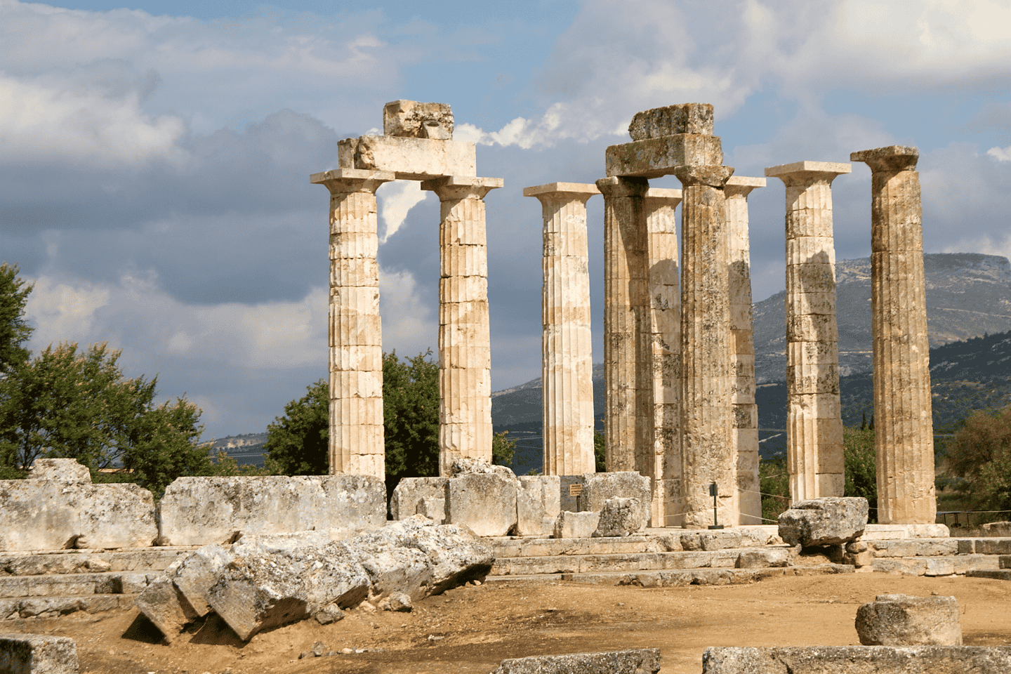 奢华私享游：探秘尼米亚古迹与品味葡萄美酒