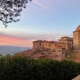 Von Florenz aus: San Gimignano und Volterra Tagestour