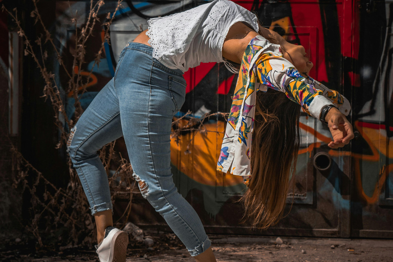 Medellín: Personalized Salsa Dance Class with Professional