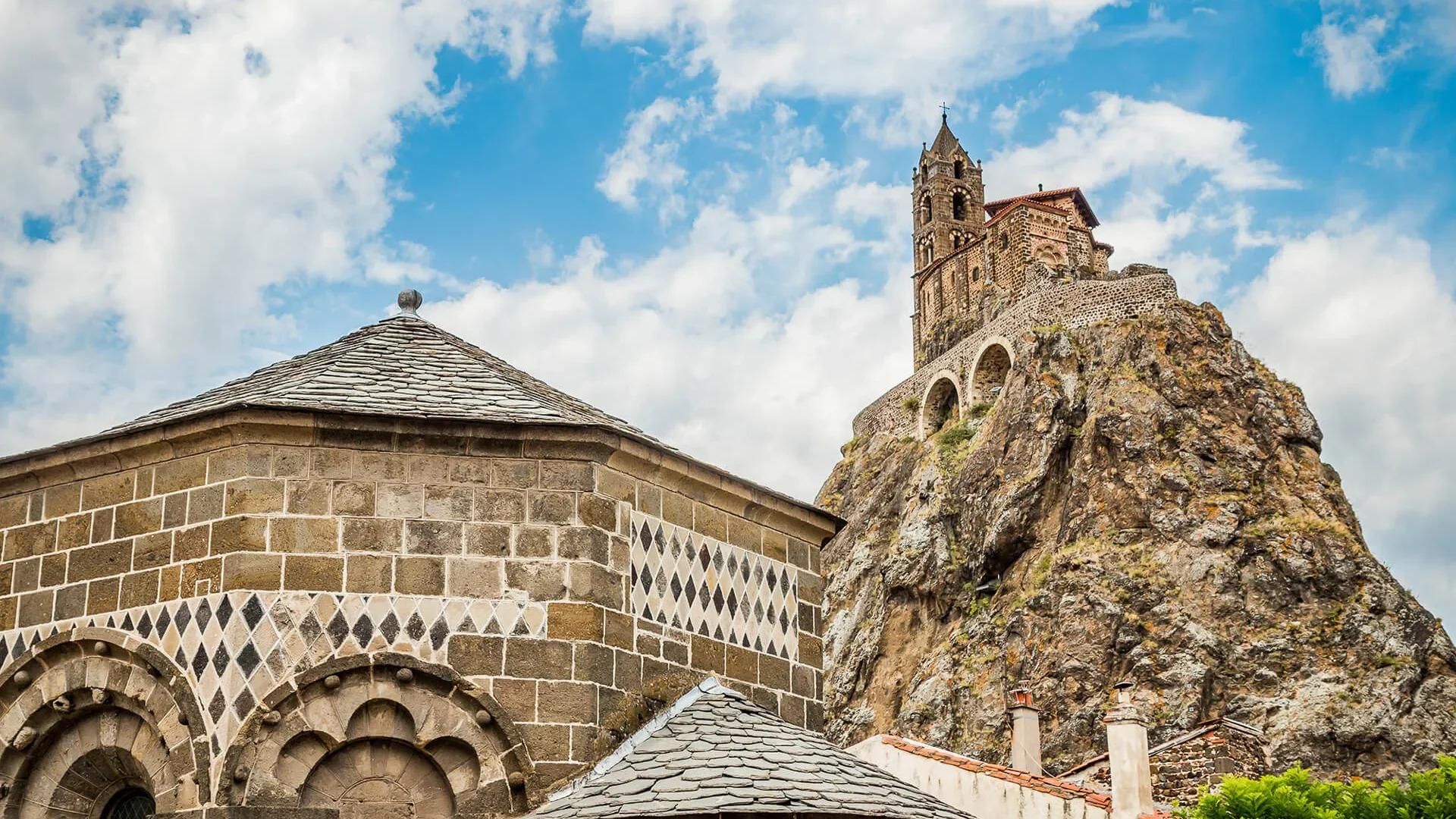 Ab Lyon: Tagestour zu den Bergen und zur Festung von Le Puy-en-Velay