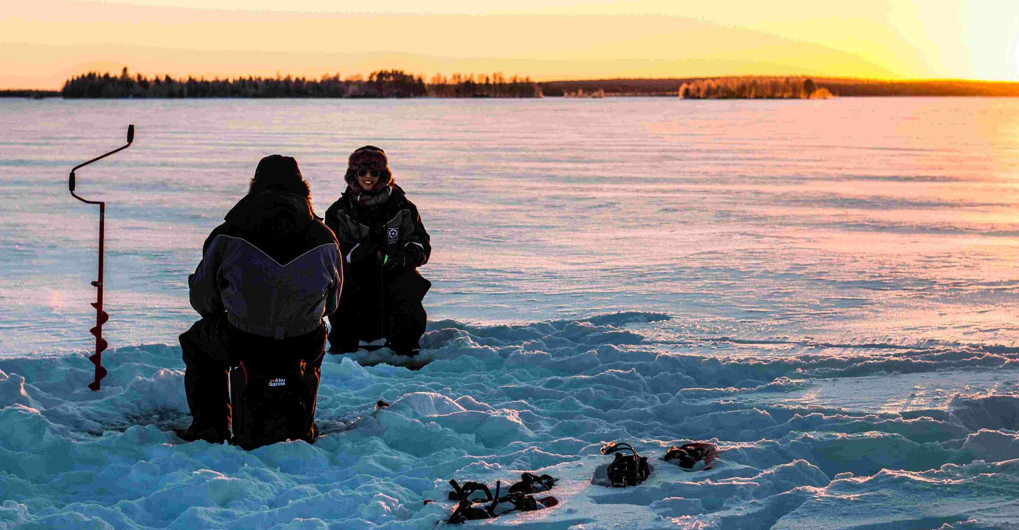Pesca de hielo ártico por raqueta de nieve - Housity