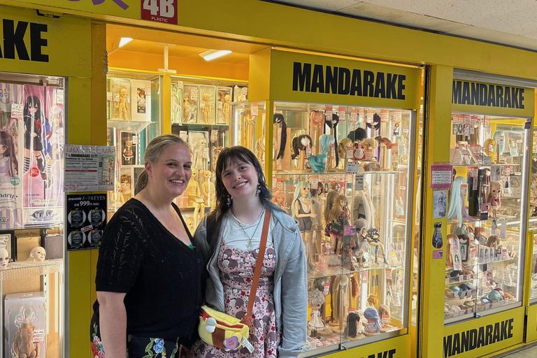 Tokyo: Nakano Broadway Treasure Hunt Walking Tour