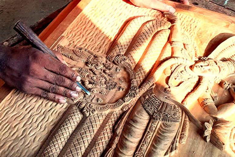 Zanzibar: laboratorio di intaglio tradizionale