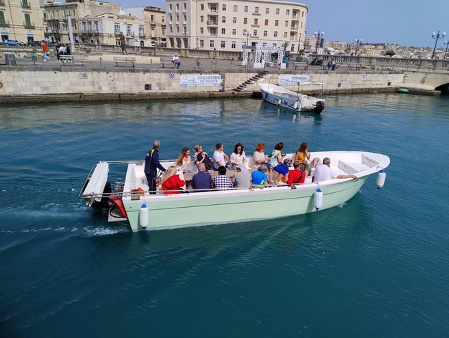 1-hour boat tour of Ortigia, sea caves with swimming stop