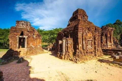 Desde Da Nang: Clase de Cocina de Cam Thanh y Santuario de My SonDa Nang:Clase de Cocina en Cam Thanh y Excursión en Grupo al Santuario de My Son