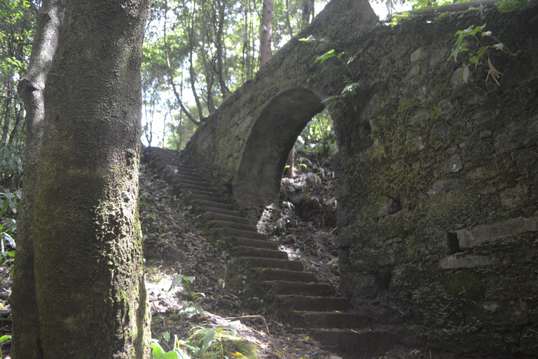 Sao Miguel Hike to Janela do Inferno and Lagoa do Fogo