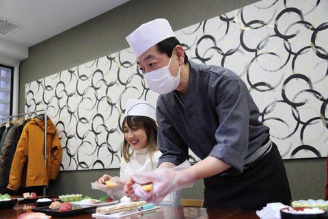 Tsukiji Fish Market Visit with Sushi Making Experience