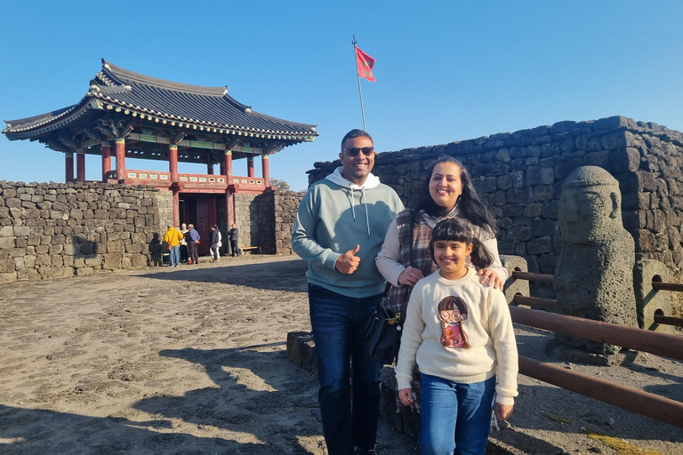 Jeju: Bespoke Sightseeing Tours with Licensed Tour Guide