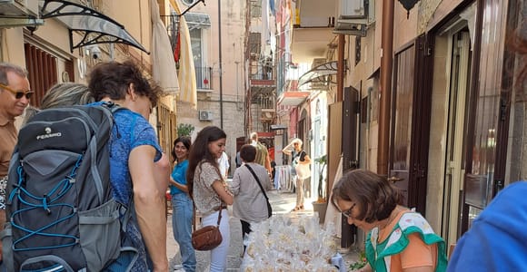 Bari: Guided Walking Tour with a Special Treat