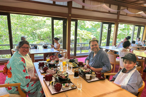 Osaka/Nara: Private Customizable Walking Tour with Guide