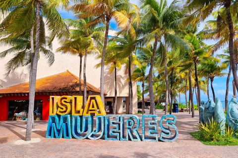 Cancun: Isla Mujeres Golf Cart Tour, Open Bar &amp; Mittagessen