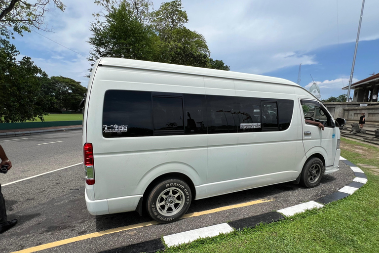 Colombo Van City Tour with Guide and Hotel Pickup.