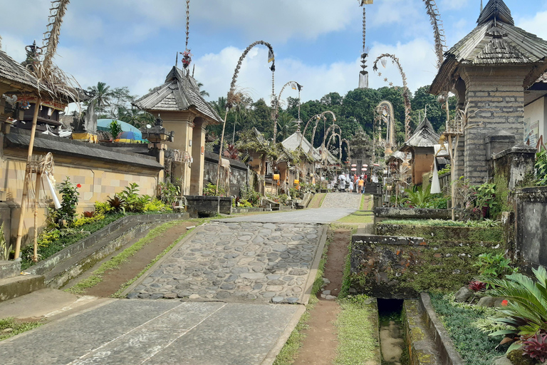 Bali: Penglipuran Village, Waterfall, and Night Market Tour