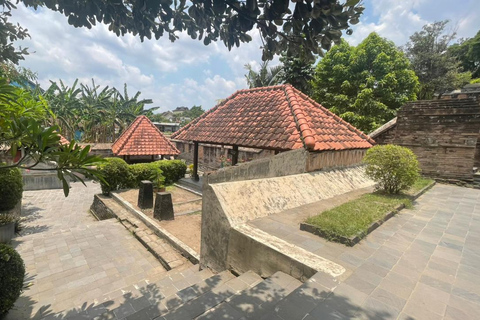 Yogyakarta: o Reino Mataram permanece com o artesanato em prataYogyakarta: Vestígios do Reino Mataram com exposição de prata