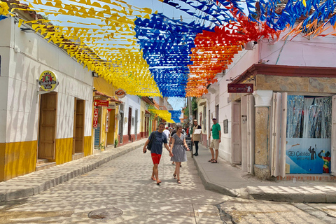 Cartagena: Serviço de busca particular de boas-vindas e degustação de comida de rua